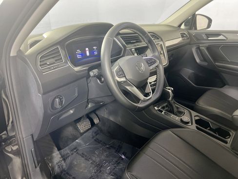 Used 2023 Volkswagen Tiguan SE AWD/4WD image 9