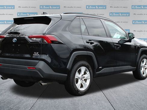 Used 2021 Toyota RAV4 XLE w/ Convenience Package image 6
