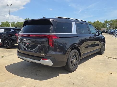 New 2026 Kia Carnival EX FWD image 8