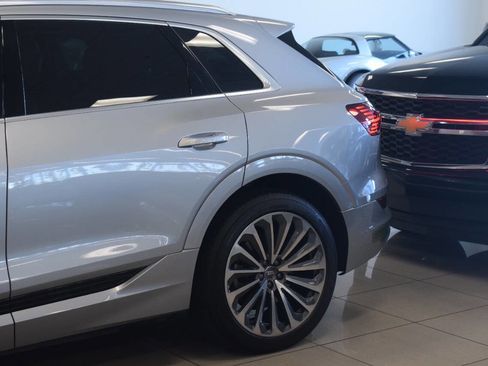Used 2019 Audi e-tron Prestige w/ Prestige Package AWD/4WD image 19