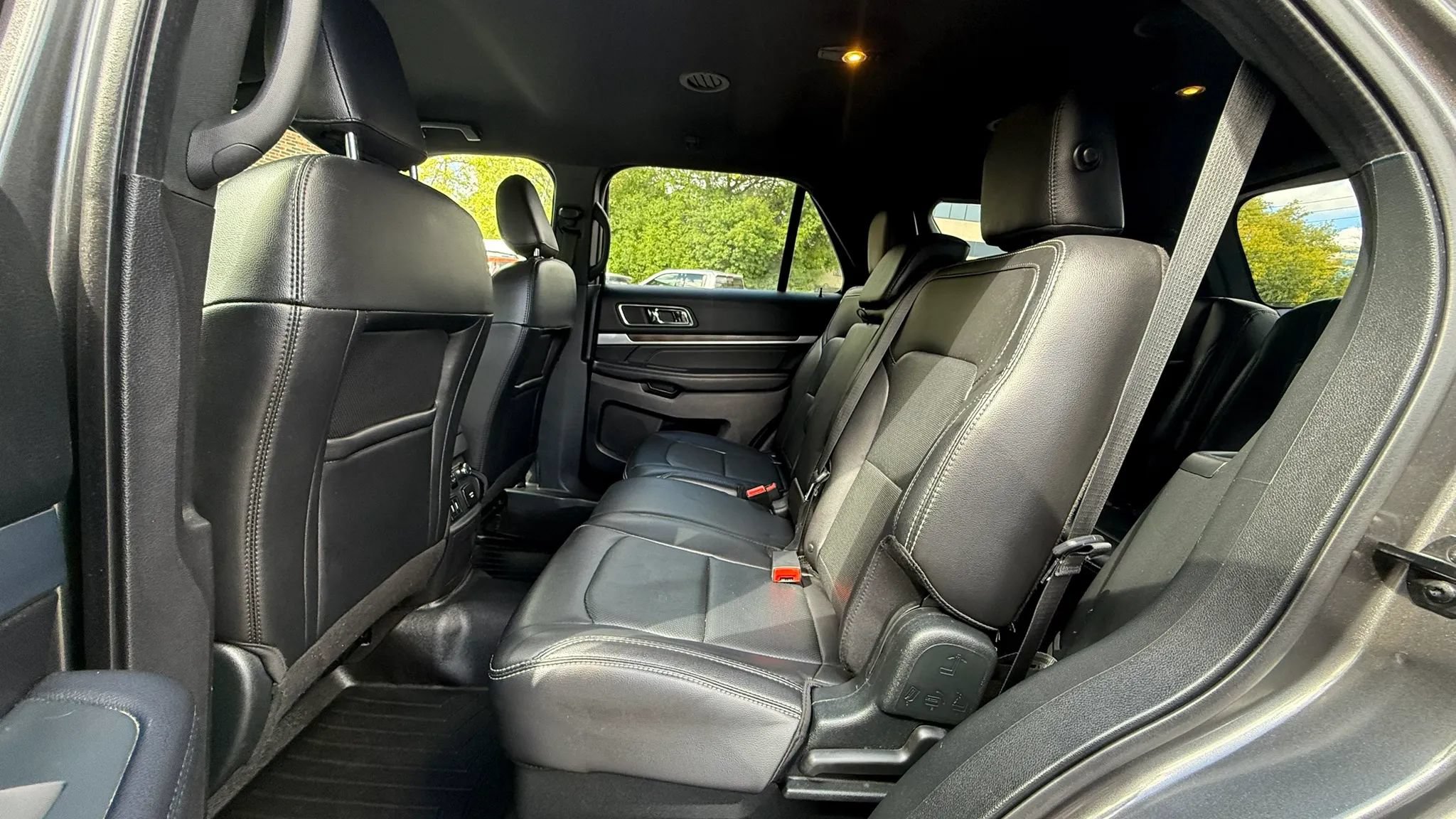 Used 2019 Ford Explorer Limited w/ Class III Trailer Tow Package AWD/4WD image 32
