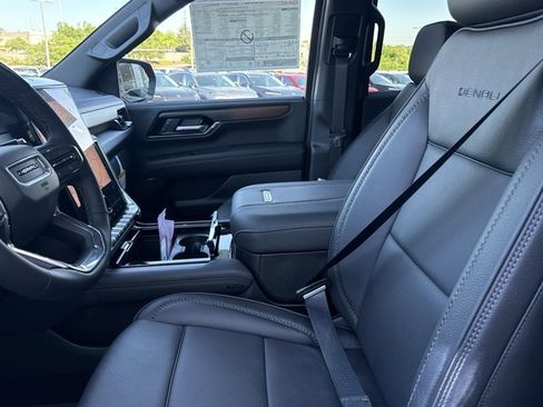 New 2026 GMC Yukon Denali w/ Denali Reserve Package AWD/4WD image 5