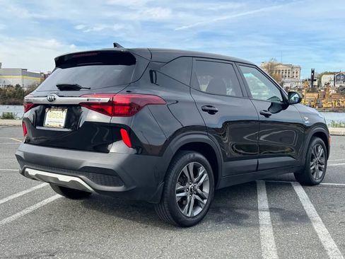 Used 2021 Kia Seltos LX image 6