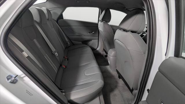 Used 2025 Hyundai Elantra Sport FWD image 21