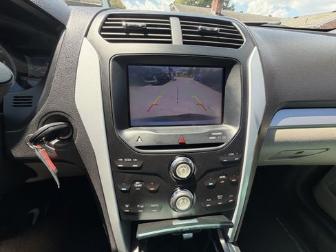 Used 2013 Ford Explorer XLT FWD image 19