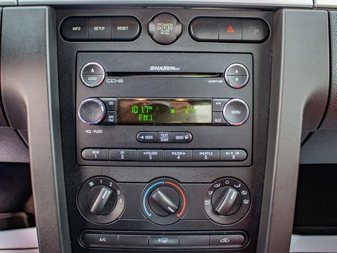 Used 2009 Ford Mustang image 23