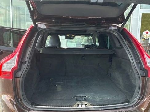 Used 2015 Volvo XC60 T5 w/ Proximity Package AWD/4WD image 11