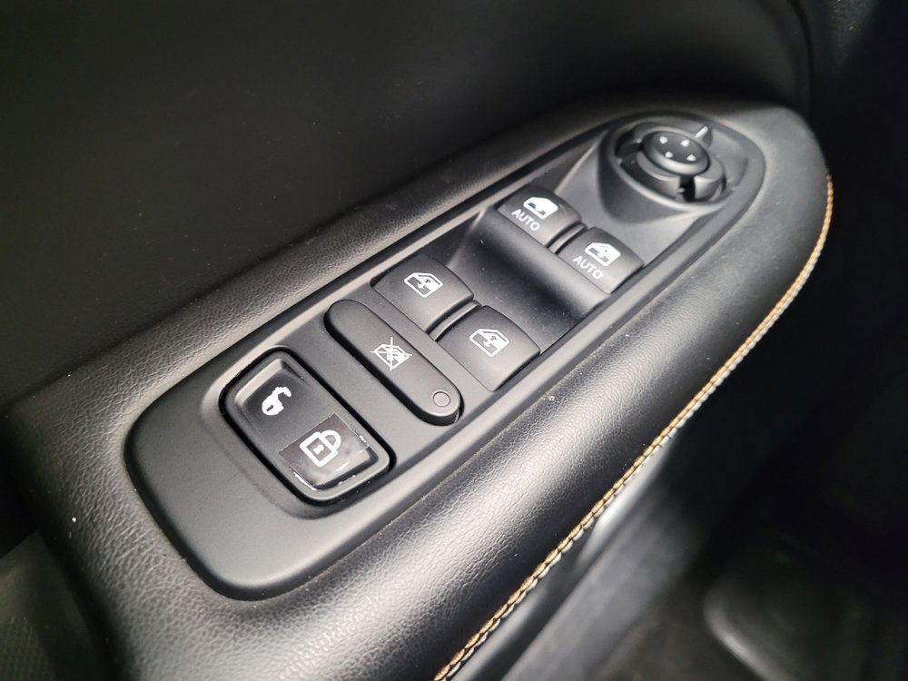 Used 2018 Jeep Compass Latitude w/ Safe & Security Group FWD image 27