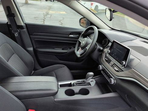 Used 2025 Nissan Altima 2.5 SV image 10