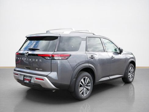 New 2025 Nissan Pathfinder SL image 2