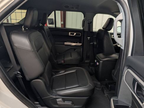 Used 2022 Ford Explorer XLT w/ Equipment Group 202A AWD/4WD image 37