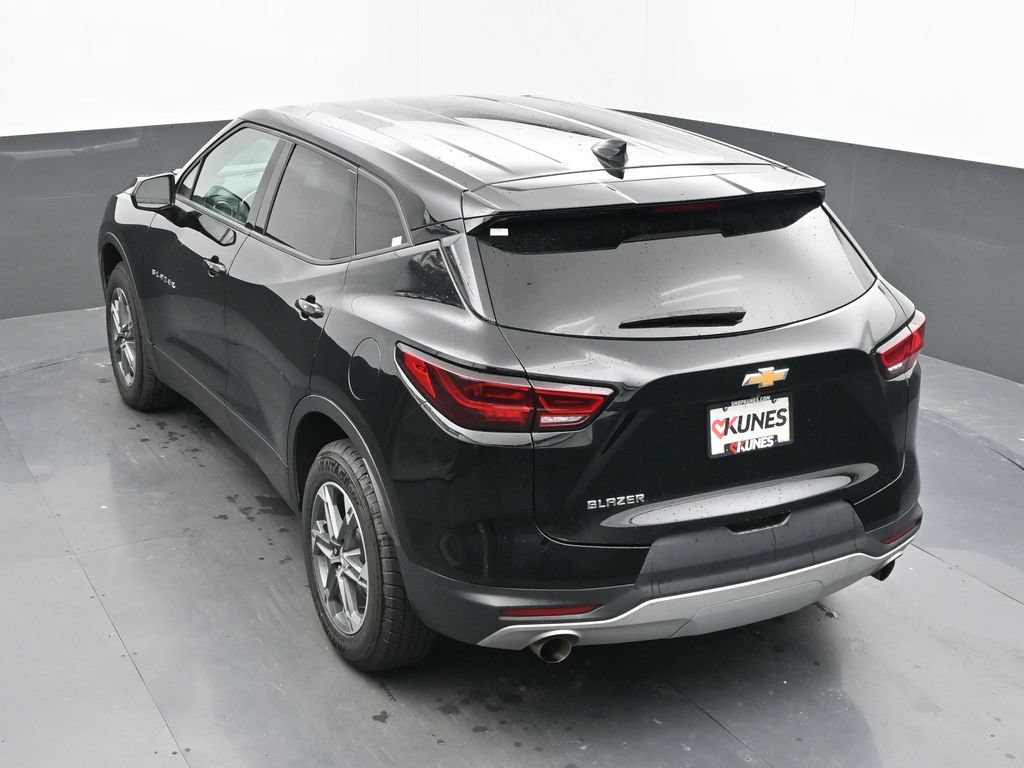 Used 2025 Chevrolet Blazer LT FWD image 21