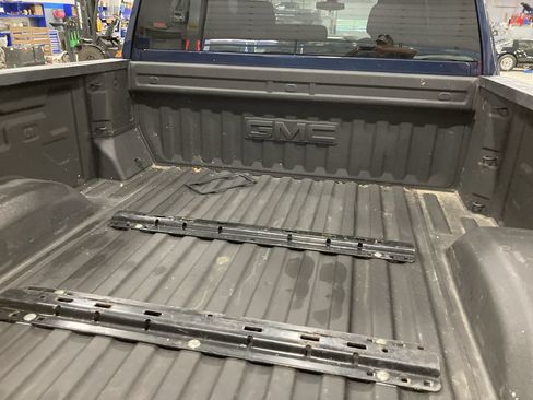 Used 2022 GMC Sierra 2500 SLE w/ SLE Value Package; AWD/4WD image 14
