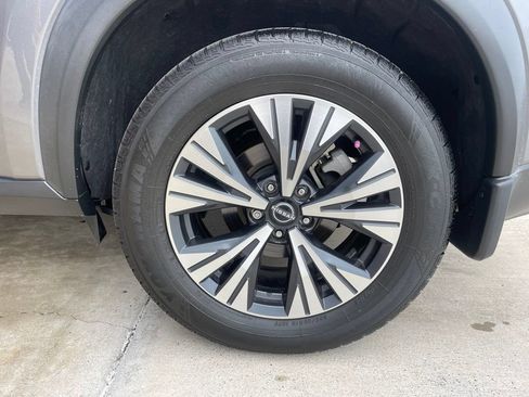 Used 2022 Nissan Rogue SV w/ SV Premium Package FWD image 18