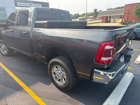 Used 2024 RAM 2500 Tradesman w/ Chrome Appearance Group AWD/4WD image 4