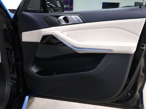 Used 2020 BMW X7 M50i w/ Dynamic Handling Package image 23