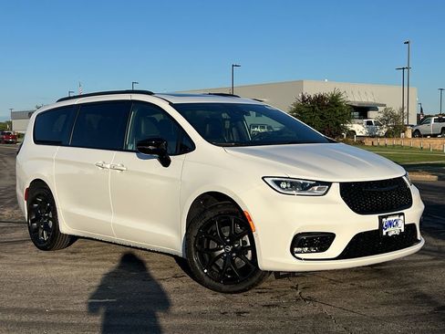 New 2026 Chrysler Pacifica Limited w/ S Appearance Package image 45