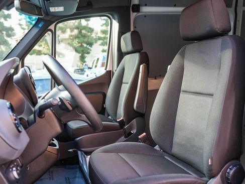 Used 2021 Mercedes-Benz Sprinter 2500 image 15