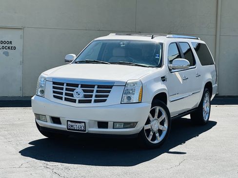 Used 2008 Cadillac Escalade ESV AWD image 3