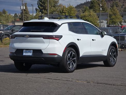 New 2026 Chevrolet Equinox EV LT image 2