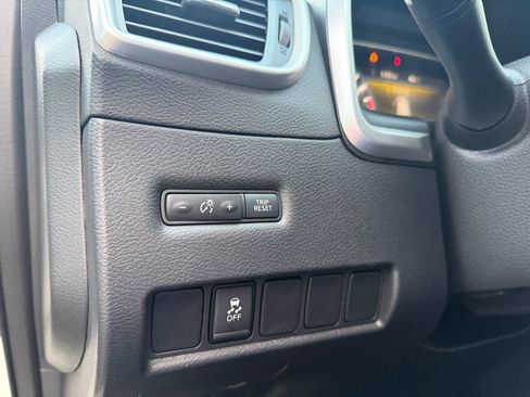 Used 2017 Nissan Murano S w/ Navigation Package image 19