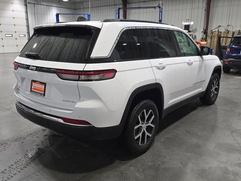 Used 2024 Jeep Grand Cherokee Limited image 6