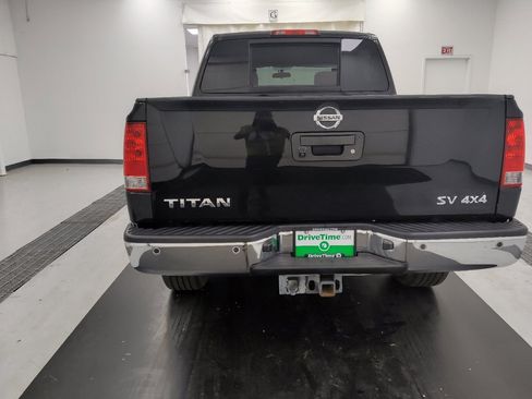 Used 2015 Nissan Titan SV w/ SV Value Truck Package AWD/4WD image 6