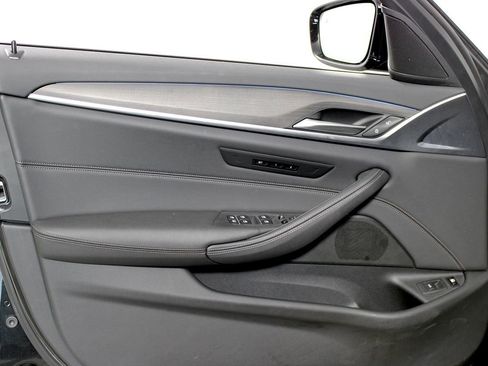 Used 2023 BMW 530e w/ M Sport Package image 33