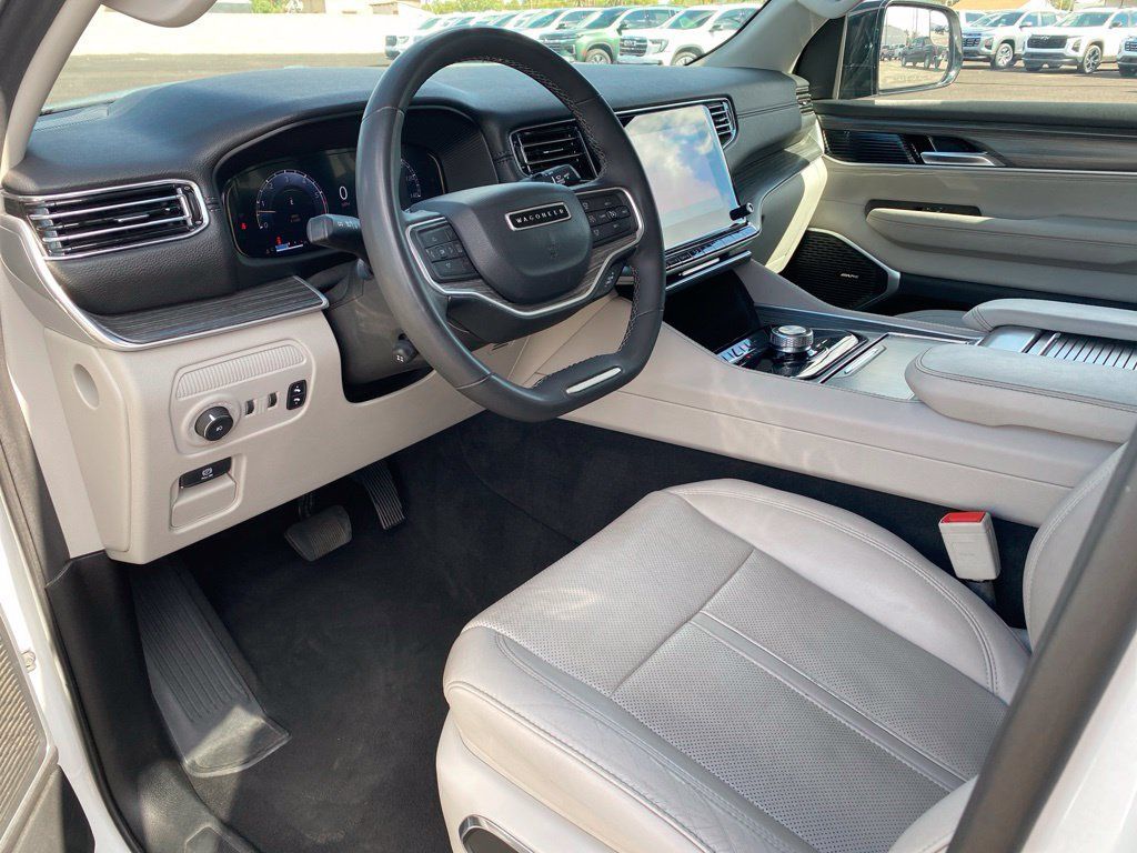Used 2024 Jeep Wagoneer Series II w/ Flexible Seating Group RWD image 30