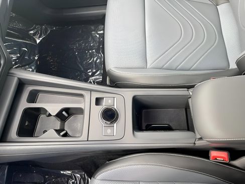 New 2025 Volkswagen Tiguan SE image 18