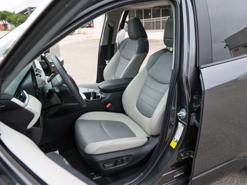 Certified 2025 Toyota RAV4 XLE Premium image 31