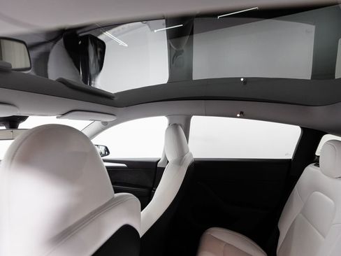 Used 2024 Tesla Model Y Long Range image 17