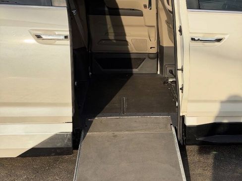 Used 2015 Honda Odyssey EX image 13