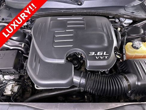 Used 2018 Chrysler 300 Limited image 31