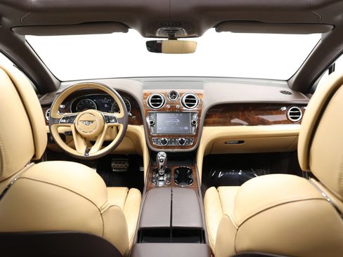 Used 2018 Bentley Bentayga AWD/4WD image 24