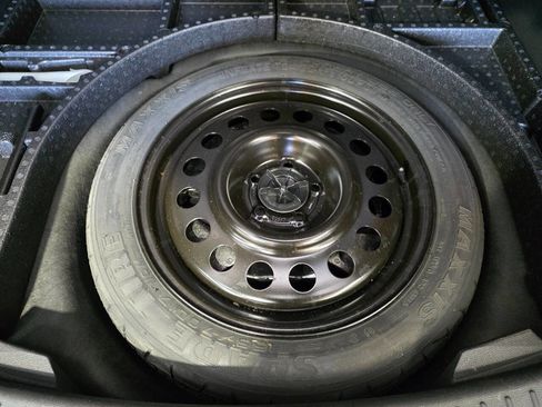 Used 2017 Ford Escape SE w/ SE Sport Appearance Package image 30