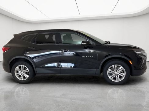 Used 2021 Chevrolet Blazer LT FWD image 2
