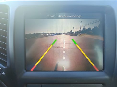 Used 2018 Jeep Cherokee Limited image 17