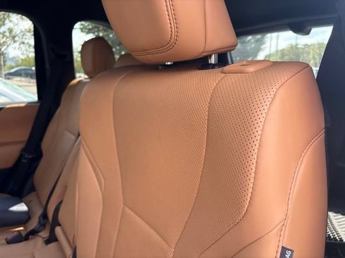 Used 2025 Lexus LX 600 4WD w/ Accessory Package (2T) image 5