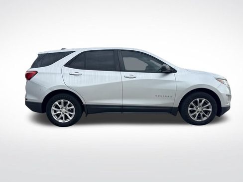 Used 2020 Chevrolet Equinox LS w/ LS Convenience Package FWD image 4