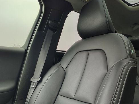 Certified 2025 Volvo XC40 B5 Plus image 22