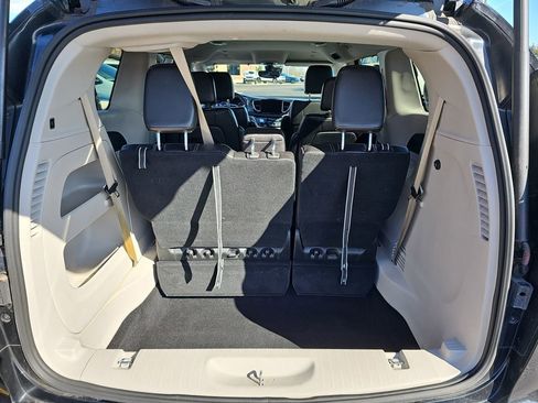 Used 2024 Chrysler Pacifica Touring-L image 13