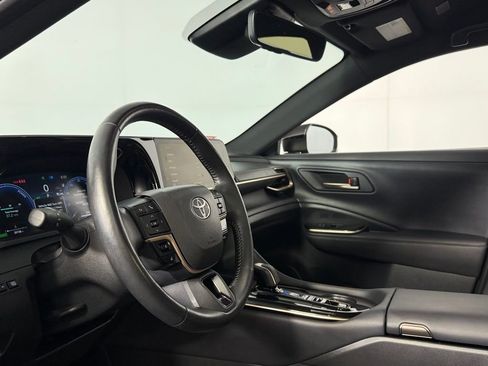 Used 2025 Toyota Crown XLE image 22