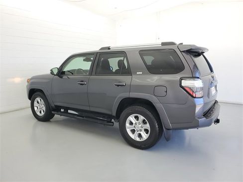 Used 2022 Toyota 4Runner SR5 Premium image 8