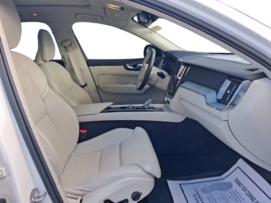 Used 2024 Volvo XC60 B5 Ultimate w/ Protection Package Premier AWD/4WD image 41
