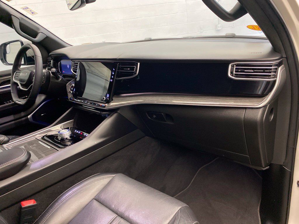 Used 2022 Jeep Wagoneer Series III RWD image 19