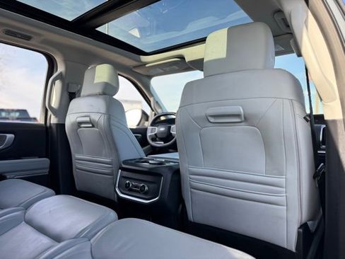 Certified 2025 Ford Expedition Max Platinum image 29