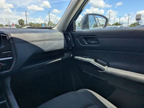 Used 2025 Nissan Pathfinder SV AWD/4WD image 16