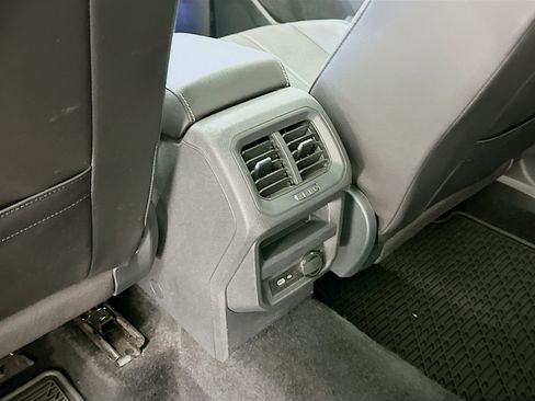 Used 2022 Volkswagen Tiguan SE image 29