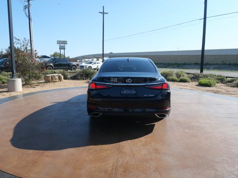 Used 2024 Lexus ES 350 w/ Premium Package image 3
